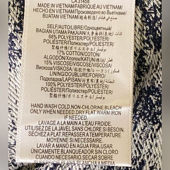 BCBGeneration Navy Jacquard Textured V Neck V Back Skort Romper Women’s Size 4 - Picture 12 of 14